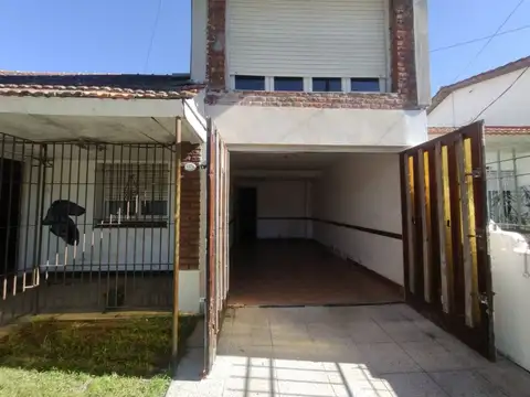 CASA + GALPON A RECICLAR +DEPARTAMENTO 3 AMBIENTES