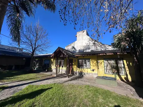 Casa con Jardín y Pileta De Vcenzo Grande