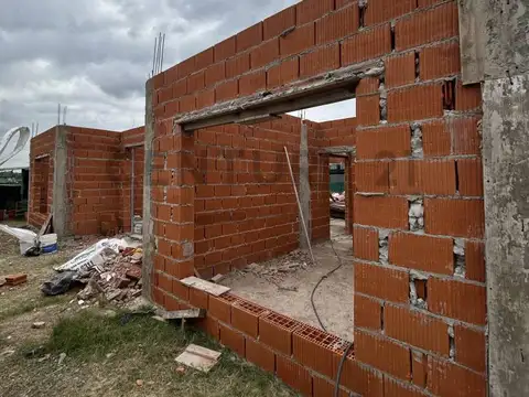 CASA 4 AMBIENTES A ESTRENAR VILLAGE JOVEN