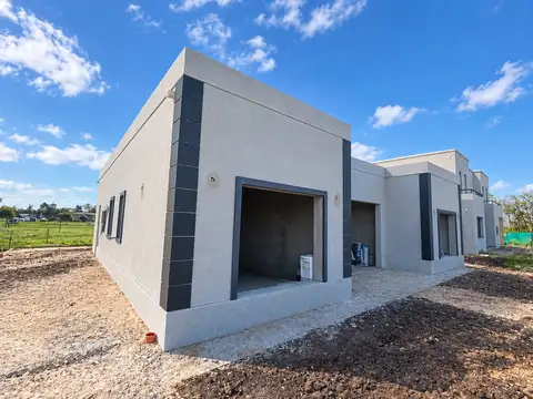 CASA 4 AMBIENTES A ESTRENAR VILLAGE JOVEN