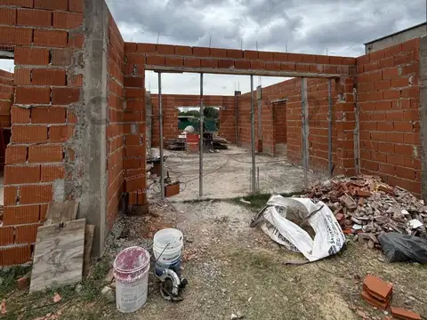 CASA 4 AMBIENTES A ESTRENAR VILLAGE JOVEN