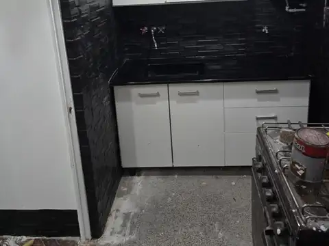 El Salvador e/ Lavalleja y Julian Álvarez