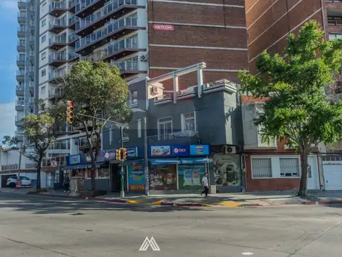 VENTA LOCAL COMERCIAL EN PUNTA CARRETAS CON RENTA