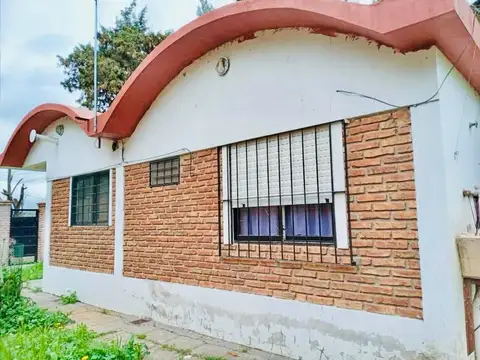 Venta casa 2 dormitorios y parque,  Barrio Las Carolina, Varela