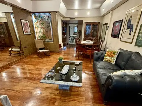 EXCELENTE DUPLEX DE CATEGORÍA: 3 Dormitorios, Cochera Doble, Parrilla, Patio y Grupo Electrógeno.