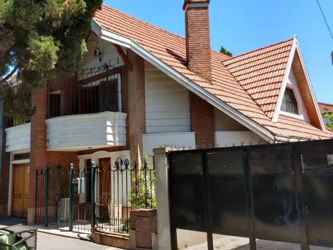 IMPONENTE CASA 5 AMB. CON PARQUE!!! APTA CREDITO!