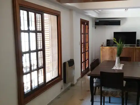 Casa 5 ambientes con 2 baños