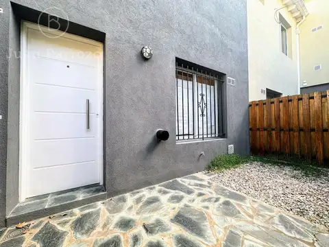 Venta Departamento de 2 ambientes con cochera en Banfield Este.