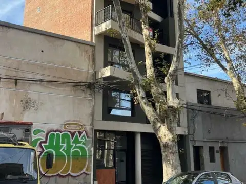 Pichincha, duplex, estrenar, 2 dormitorios, cochera, balcones, 108 m2.-