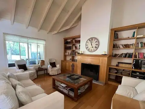 Casa en Alquiler al Oeste
