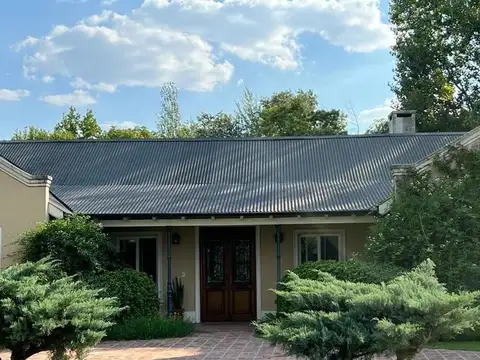 Casa en Venta/alquiler en Club de Campo Los Pinguinos