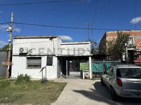 CASA EN VENTA DE 3 DORMITORIOS CON LOTE DE 600M2, 141 ENTRE 526 y 527, SAN CARLOS.