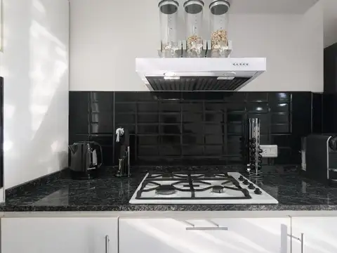 VENTA CASA 6 AMBIENTES JARDIN COCHERA  QUILMES