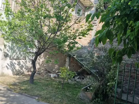 CASA A REFACCIONAR + DPTO INDEPENDIENTE BANFIELD