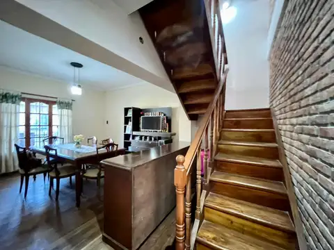 VENTA/PERMUTA - Casa de 2 dormitorios con cochera. La Florida , Rosario.