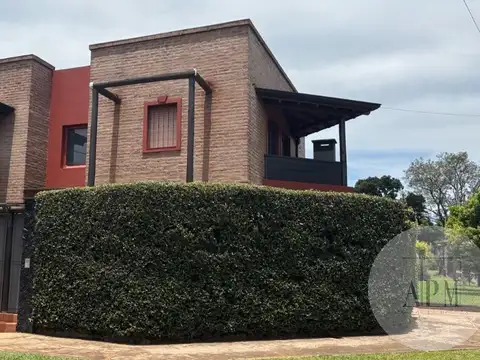 CASA DE 3 DORMITORIOS EN ZONA RESIDENCIAL DE POSADAS