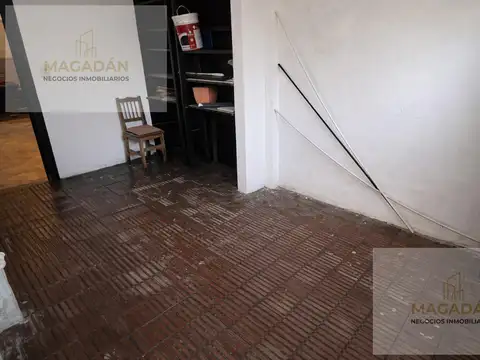 Venta Casa de 6 de ambientes con departamento monoambiente en Ramos mejía - acepta permuta