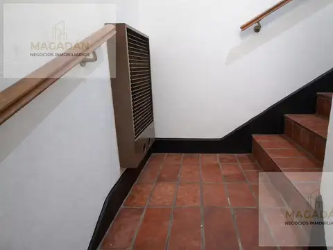 Casa 6 ambientes con 2 baños