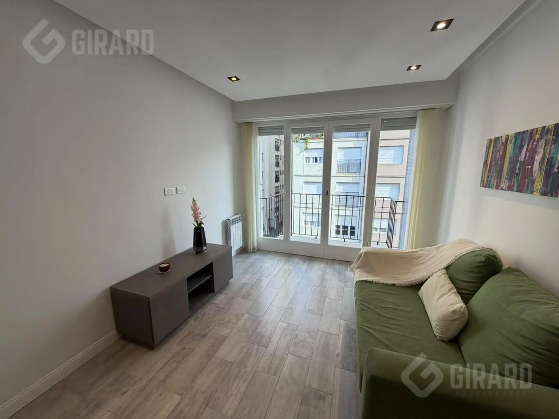 Venta de Departamento de 2 ambientes con dependencia en zona centro