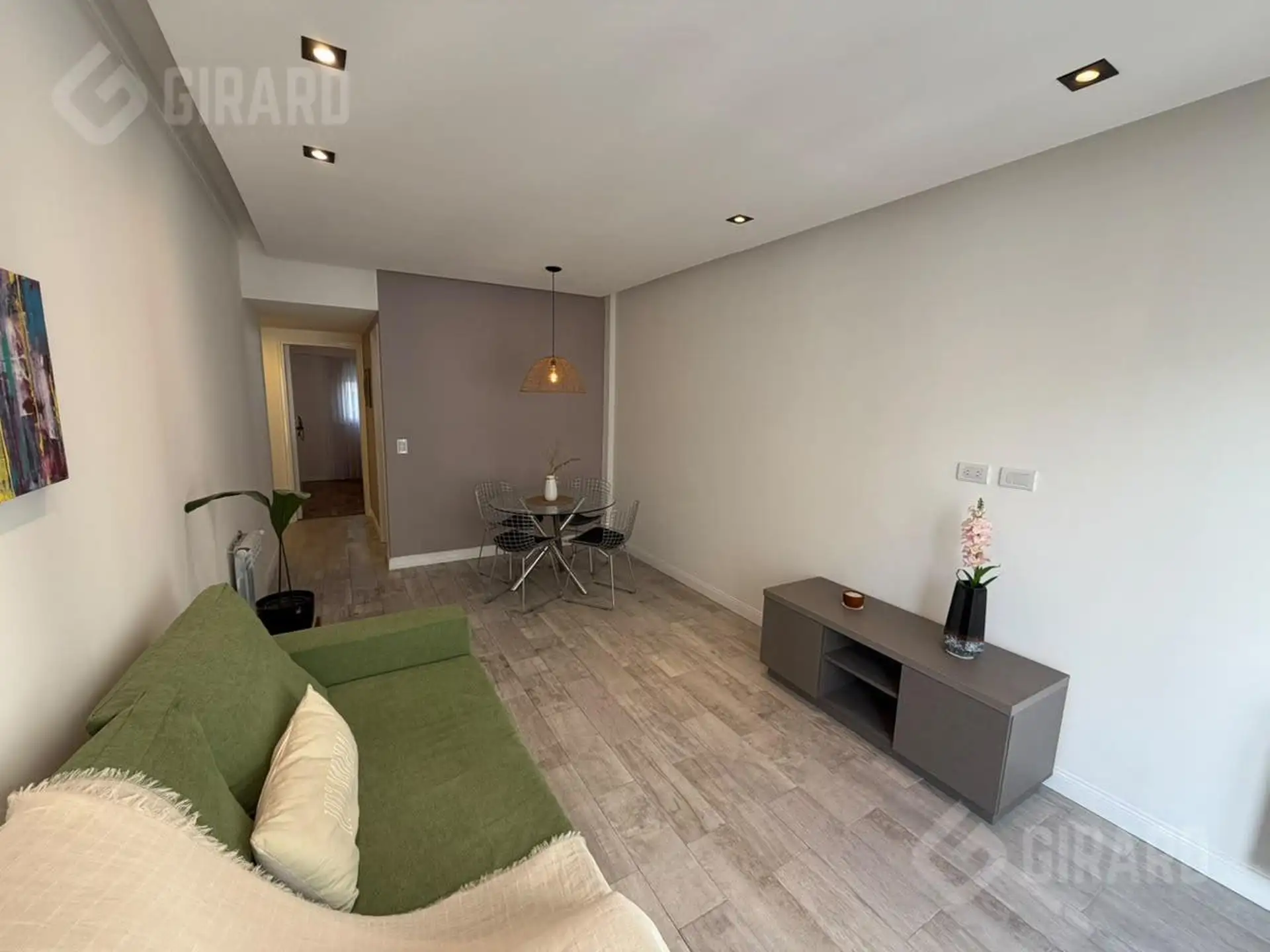 Venta de Departamento de 2 ambientes con dependencia en zona centro