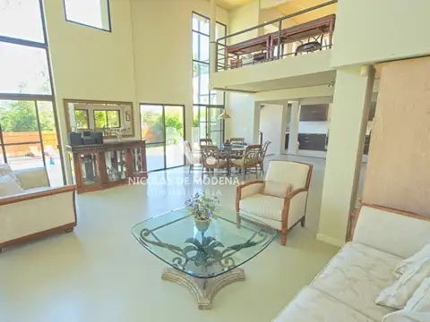 Casa 6 ambientes con 4 baños