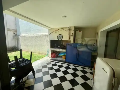 Casa 5 ambientes con 2 baños