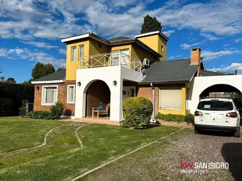 Casa 4 ambientes con 2 baños