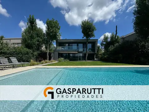 Casa en Venta con 7 cocheras