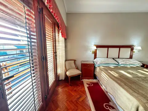 Casa 5 ambientes con 4 baños
