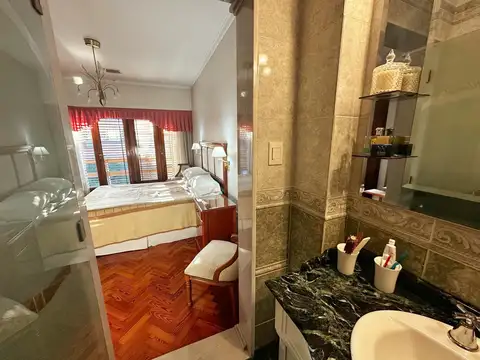 Casa en Venta con 3 cocheras