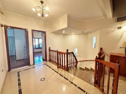 Casa 5 ambientes con 4 baños
