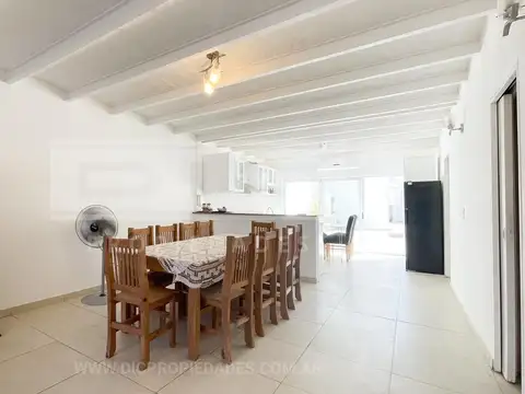 Casa 3 ambientes con 2 baños