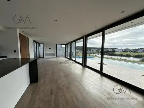 Casa 5 ambientes con 3 baños