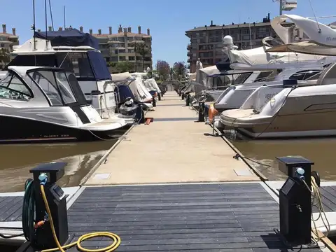 Departamento y amarra en la bahía nordelta