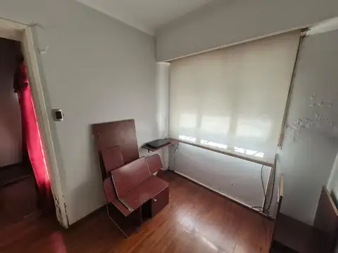 Casa 7 ambientes con 2 baños