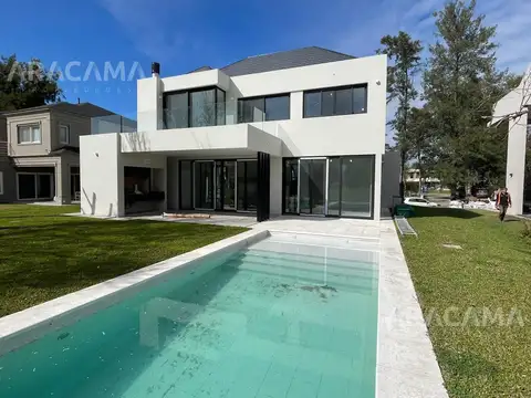 Saint Thomas Este