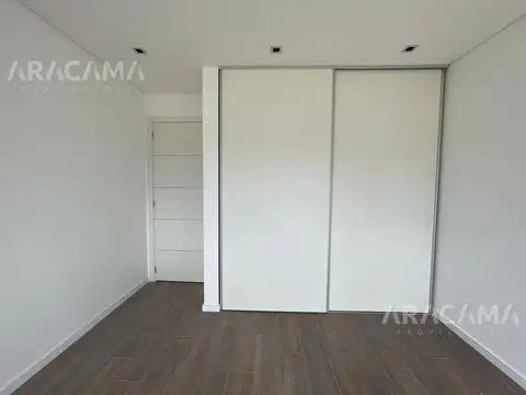 Casa 5 ambientes con 4 baños