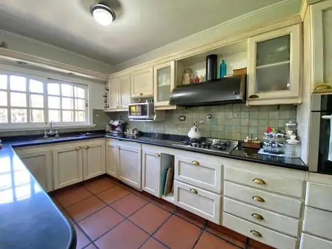 Casa 5 ambientes con 4 baños
