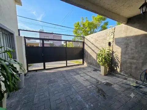 Casa 6 ambientes con 3 baños