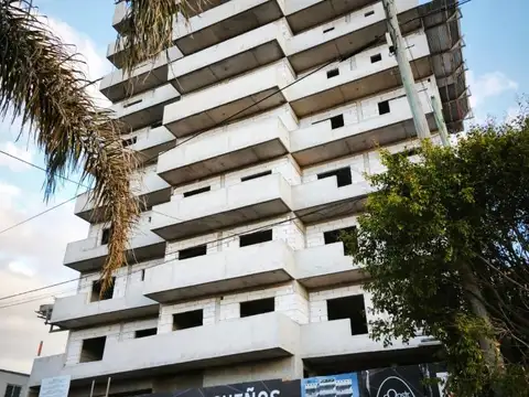 VENTA DE EXCELENTE DEPARTAMENTO EN POZO DE 2 AMB