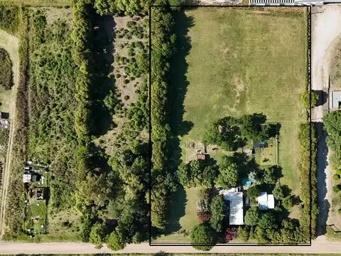 Venta/ permuta - Casa sobre lote de 1 hectárea- Cañada de Gómez