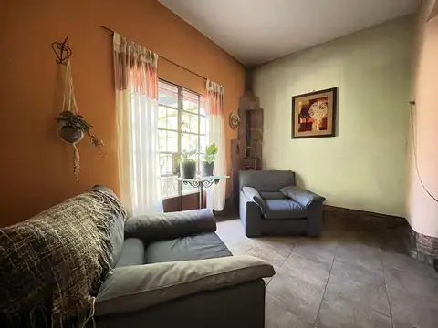 Casa 5 ambientes con 1 baño