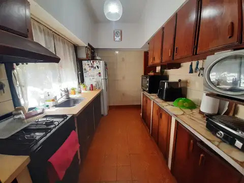 VENTA - EXCELENTE CASA 4 AMBIENTES