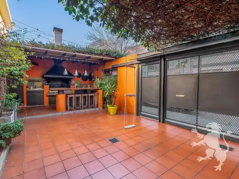 CASA - VENTA - 5 AMBIENTES - PATIO - GARAGE - COGHLAN