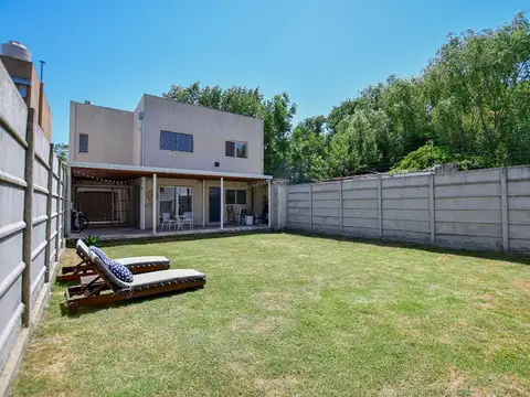 CASA EN VENTA GONNET