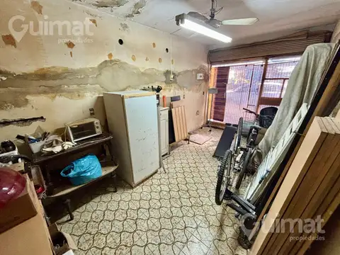 CASA CON LOCAL A RECICLAR EN PARQUE CHAS
