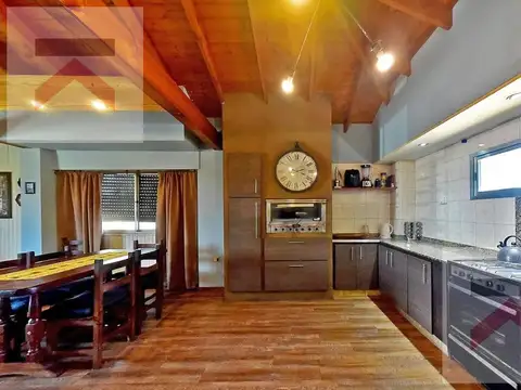 Casa de 3 dormitorios, refaccionada con jardín y terraza,cochera!