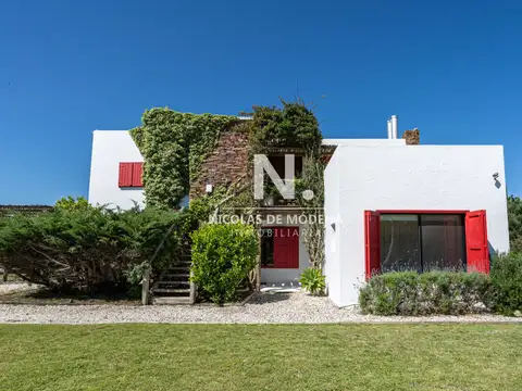 Vende casa en Jose Ignacio, de 4 dormitorios.