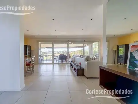 Casa 4 ambientes con 3 baños