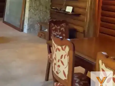 Casa en Alquiler con 3 cocheras